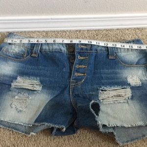 NWOT Vanity destructed Jean shorts size 28
